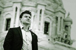 Elliott Engen in front of Minnesota Capitol